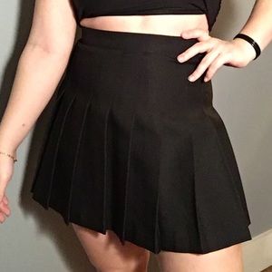 Amarican apparel black pleated skirt